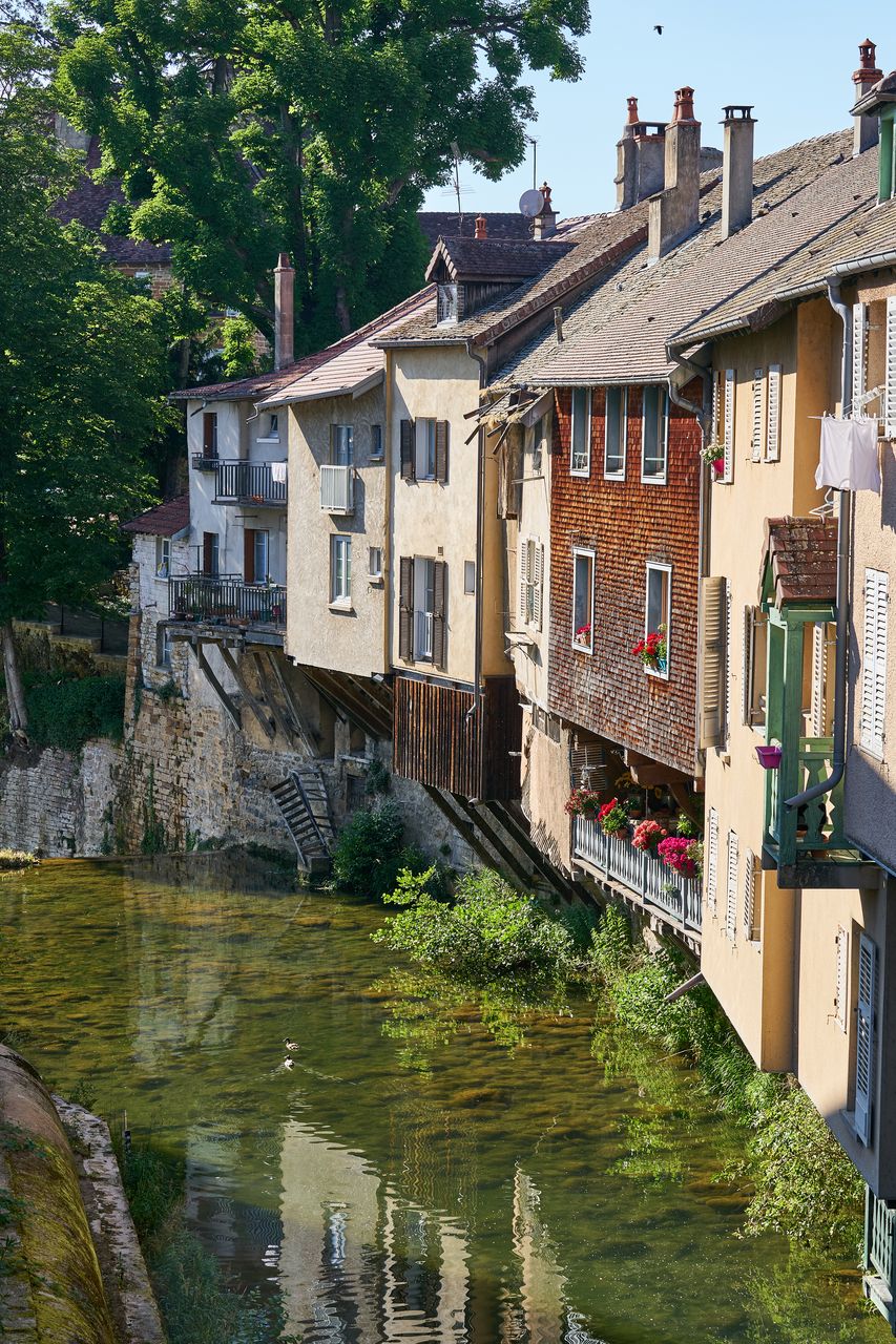 Communes Arbois Centre avec la rivière Cuisance - 01