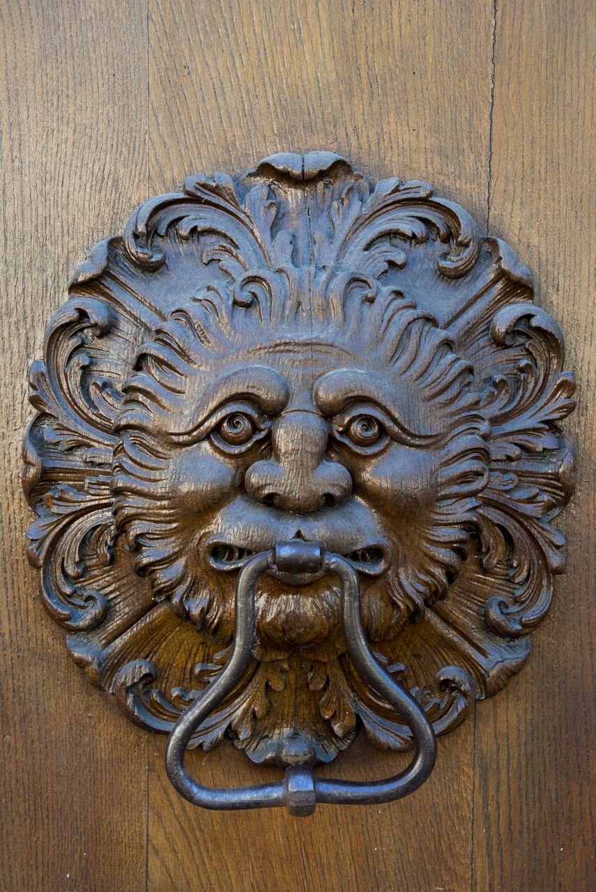 Communes Poligny tete_lion_porte