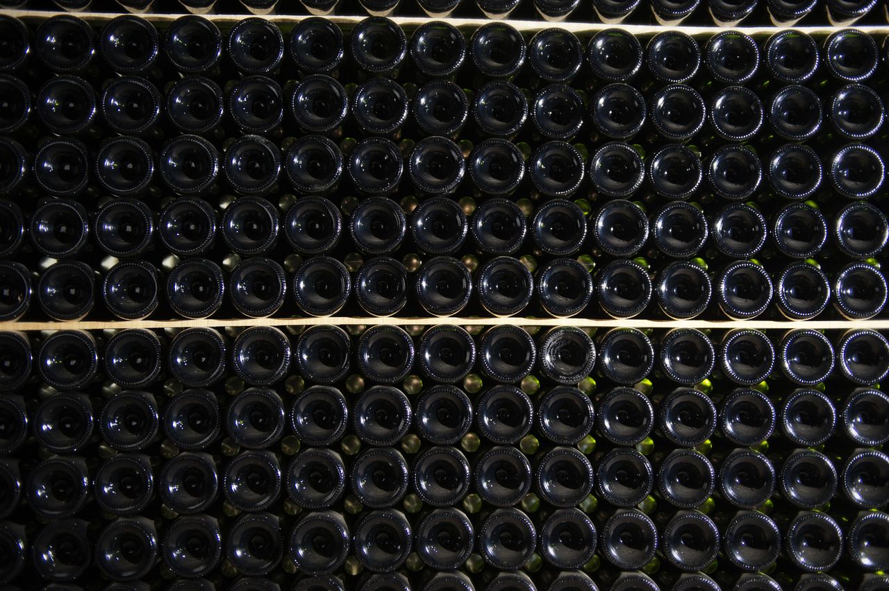 Vins Cave rangee_bouteilles