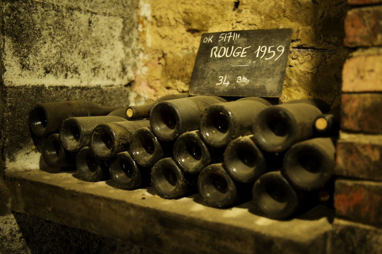 Vins Cave stock_vieillesbouteilles